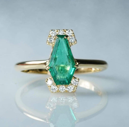18K Emerald & Diamond Ring