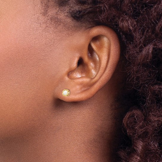 14K Bezel Freshwater Cultered Pearl Earring